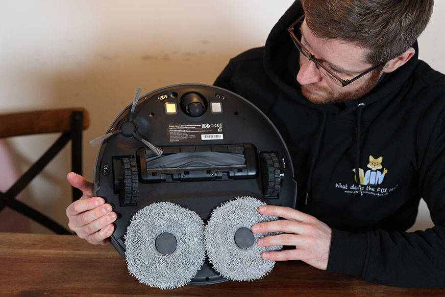 Die 2 Wischmopps des Dreame L10s Pro sind von unten zu sehen.